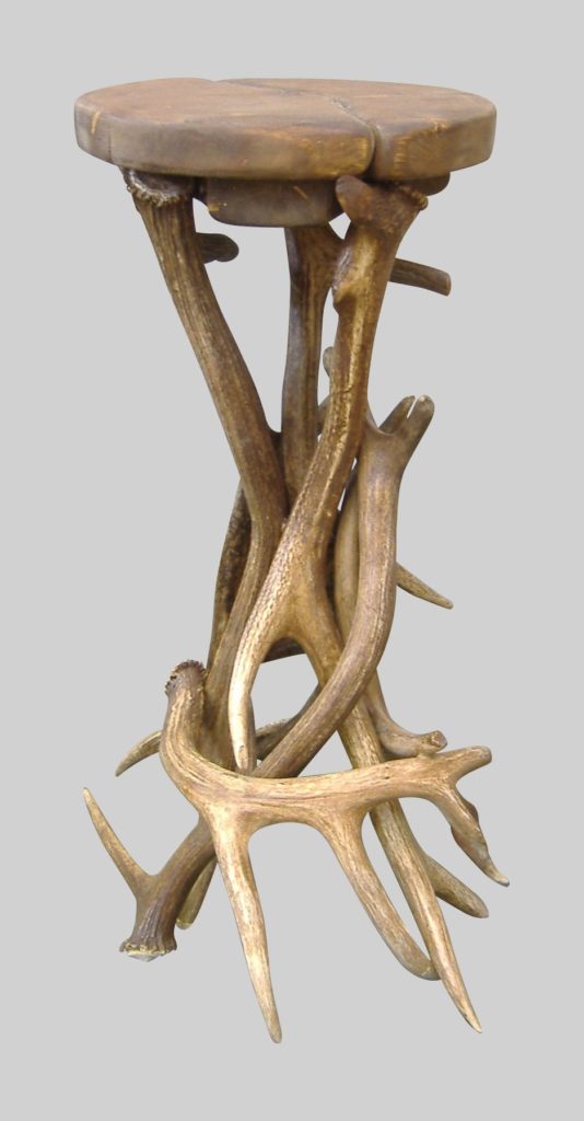 elk bar stool no backing with a wooden seat